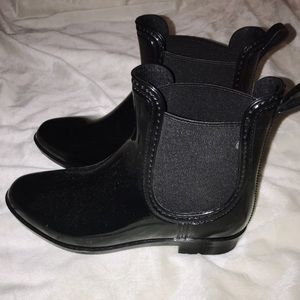 JustFab Chelsea Black Rainboots